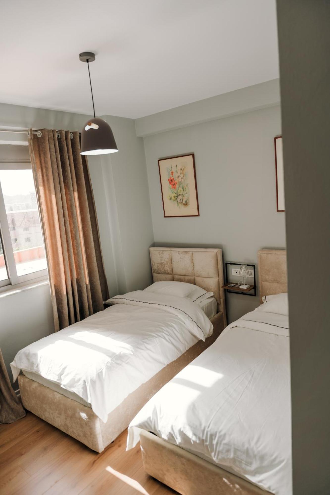 Urban Hotel ติรานา ภายนอก รูปภาพ