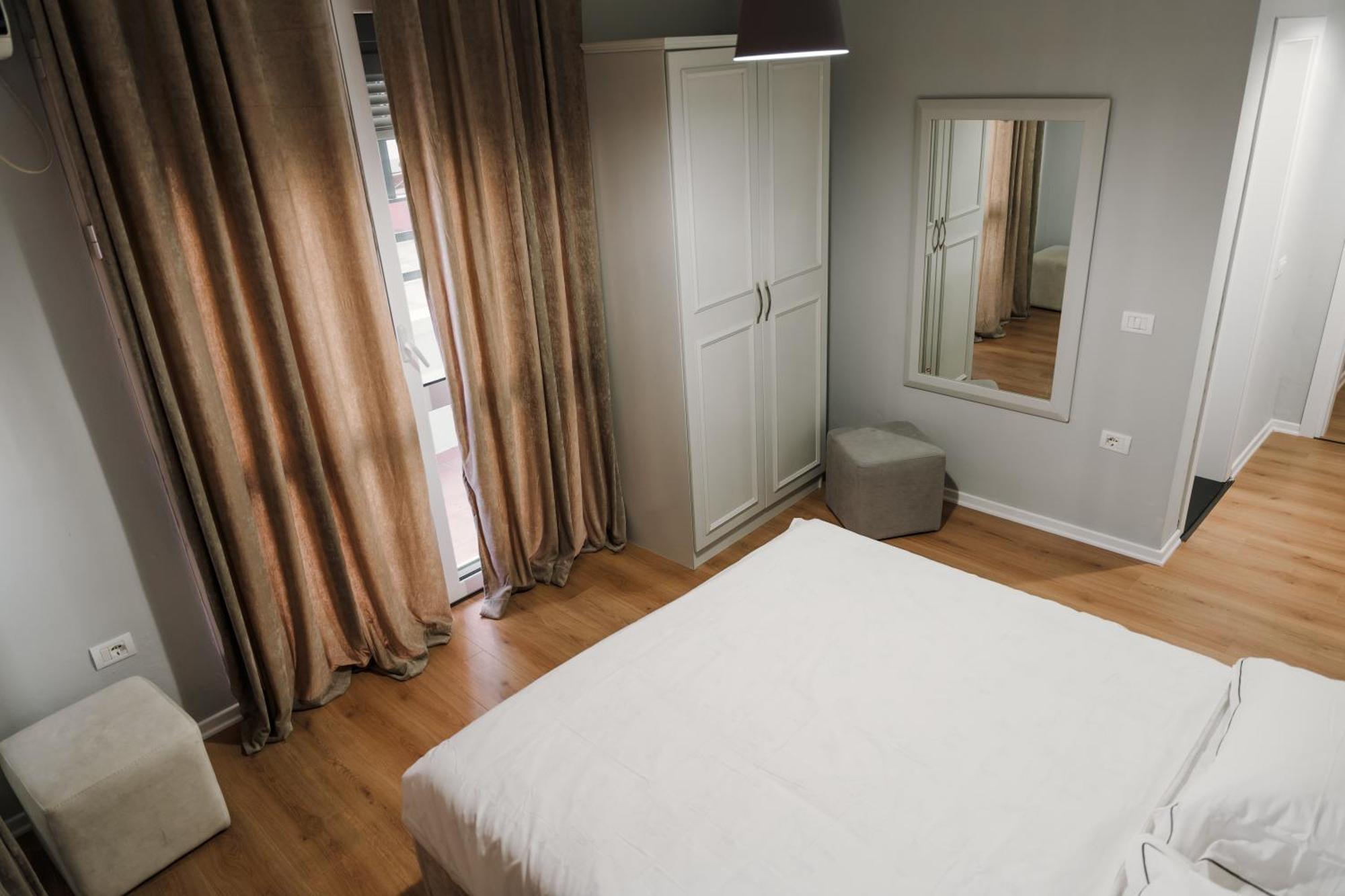 Urban Hotel ติรานา ภายนอก รูปภาพ